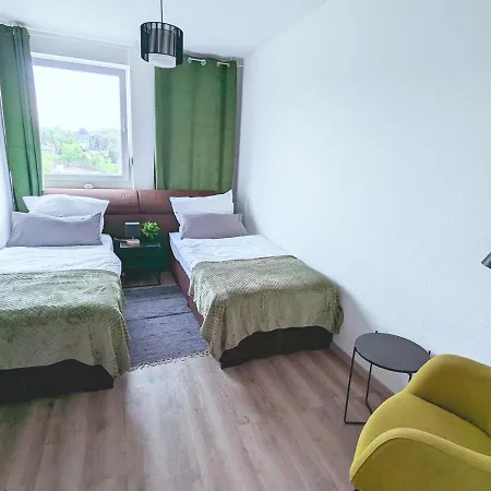 Schoene Mit Balkon/parkplatz/aufzug Lejlighed *