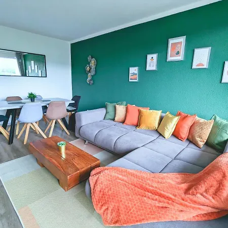 Schoene Mit Balkon/parkplatz/aufzug