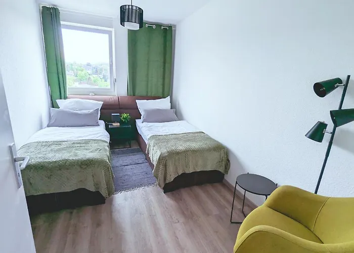 Schoene Mit Balkon/parkplatz/aufzug Appartement *