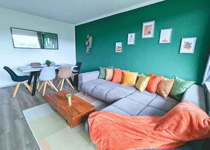 Schoene Mit Balkon/parkplatz/aufzug