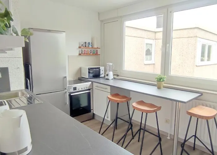 Schoene Mit Balkon/parkplatz/aufzug Appartement *