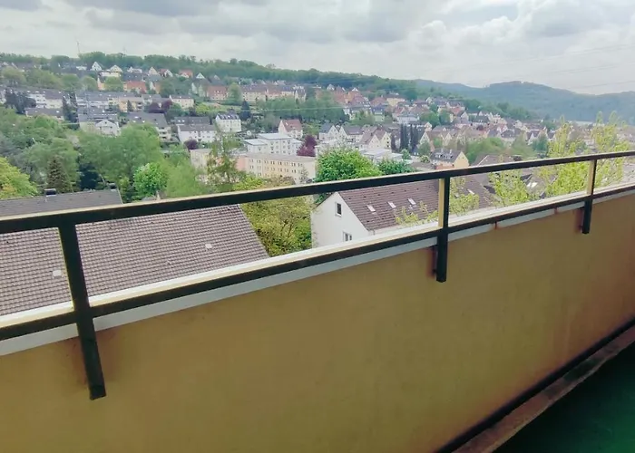 Schoene Mit Balkon/parkplatz/aufzug *