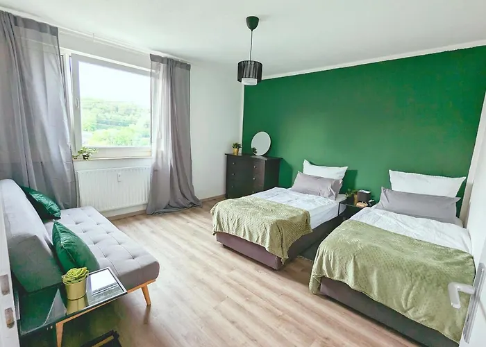 Schoene Mit Balkon/parkplatz/aufzug