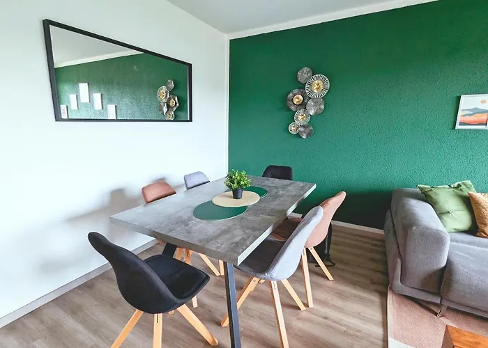 Appartement Schoene Mit Balkon/parkplatz/aufzug *